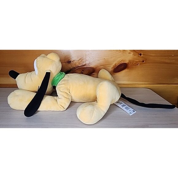 Disneyland Floppy Laying Down 15" Pluto With Green Collar - Picture 11 of 16